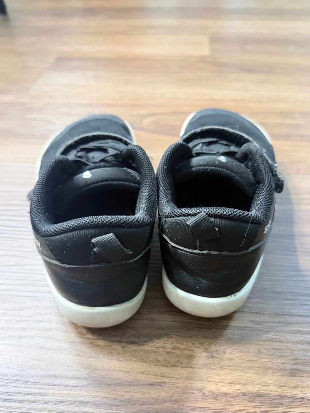 Splay Kids Black & White Athletic barefoot Sneakers - Velcro Closure
